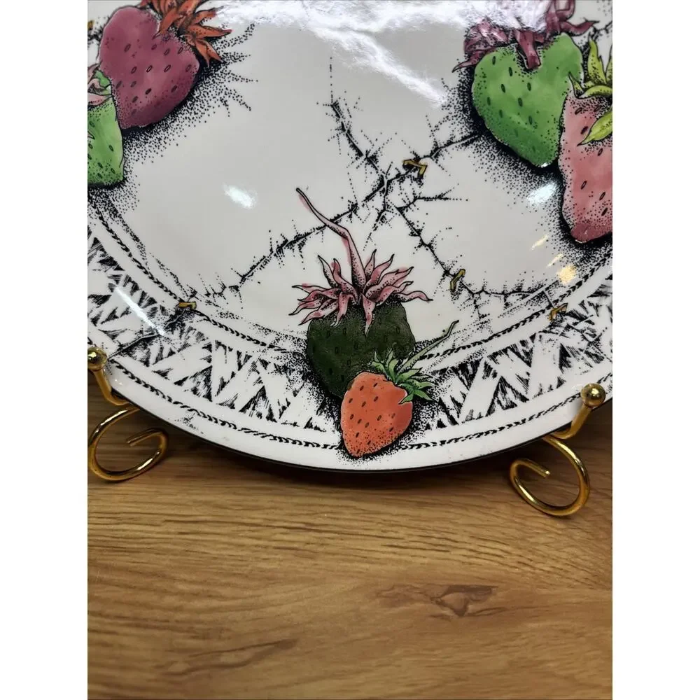 Gien France Fraises en Folie Wild Strawberries Round Platter 11-7/8”